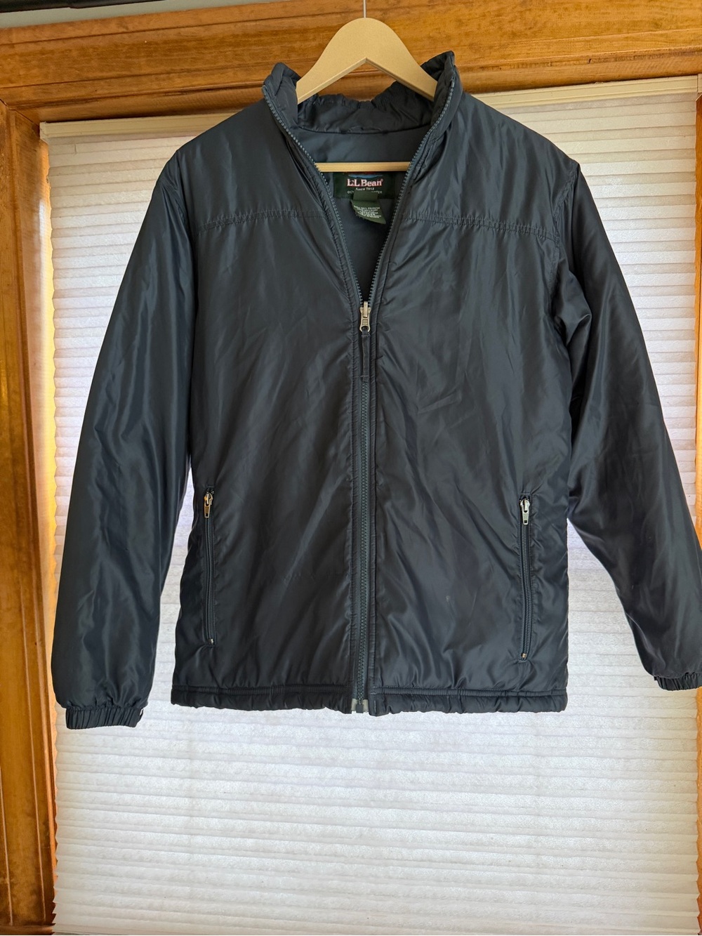 L.L. Bean woman’s dark gray Puffer Jacket with Full Zip small 0267
